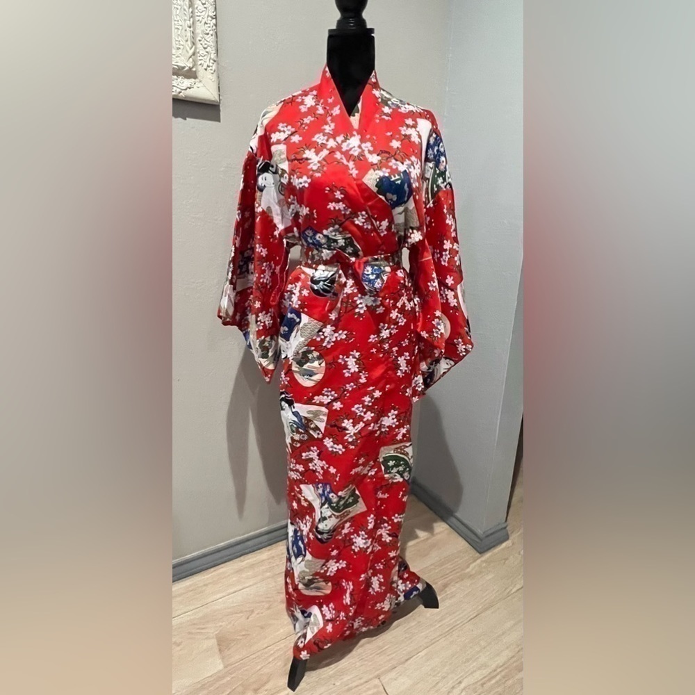 Red kimono - Picture 1 of 5